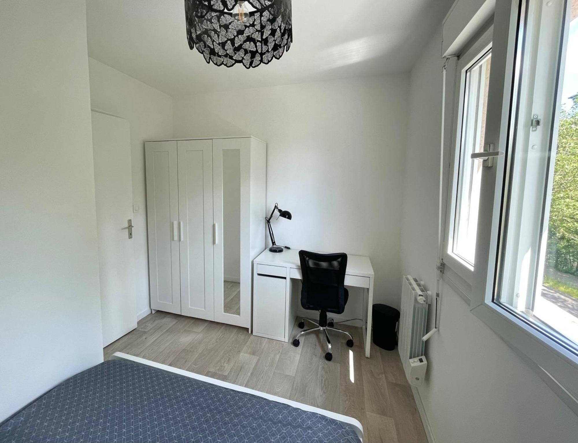 Appartement Avec Loggia Et Parking Prive Louviers Buitenkant foto